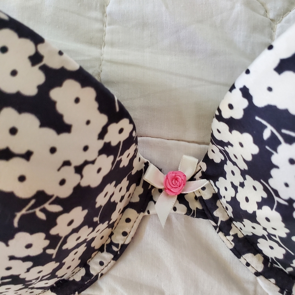 New D&G bras - Picture 3 of 11